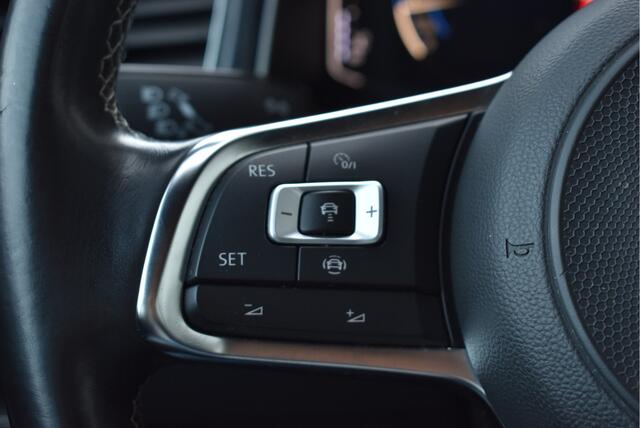Volkswagen T-Roc 1.5 TSI R-line Virtual cockpit, Trekhaak, Adaptive cruise, Carplay, DAB, NAP