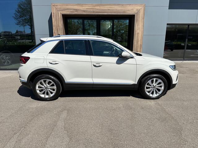 Volkswagen T-Roc 1.5 TSI 150pk DSG Style Carplay | Trekhaak | Camera | Keyless | Elek. Achterklep | Rijklaar incl. garantie