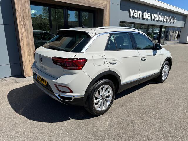 Volkswagen T-Roc 1.5 TSI 150pk DSG Style Carplay | Trekhaak | Camera | Keyless | Elek. Achterklep | Rijklaar incl. garantie
