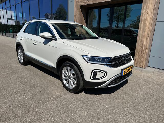 Volkswagen T-Roc 1.5 TSI 150pk DSG Style Carplay | Trekhaak | Camera | Keyless | Elek. Achterklep | Rijklaar incl. garantie