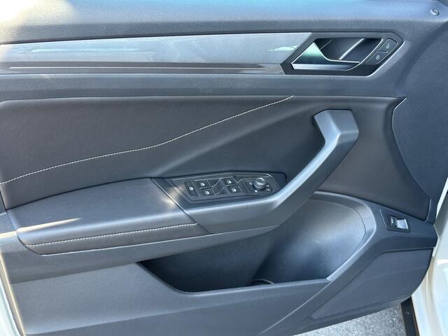 Volkswagen T-Roc 1.5 TSI 150pk DSG Style Carplay | Trekhaak | Camera | Keyless | Elek. Achterklep | Rijklaar incl. garantie