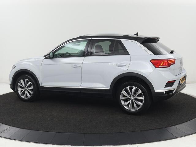 Volkswagen T-Roc 1.0 TSI Style | Stoelverwarming | Camera | Carplay | Adaptive cruise | Navigatie | Full LED | Climate control | DAB | Bluetooth | Parkeerhulp | Getint glas