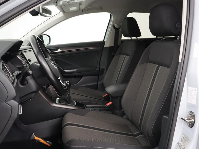 Volkswagen T-Roc 1.0 TSI Style | Stoelverwarming | Camera | Carplay | Adaptive cruise | Navigatie | Full LED | Climate control | DAB | Bluetooth | Parkeerhulp | Getint glas