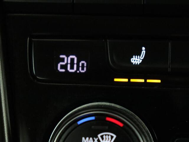 Volkswagen T-Roc 1.0 TSI Style | Stoelverwarming | Camera | Carplay | Adaptive cruise | Navigatie | Full LED | Climate control | DAB | Bluetooth | Parkeerhulp | Getint glas