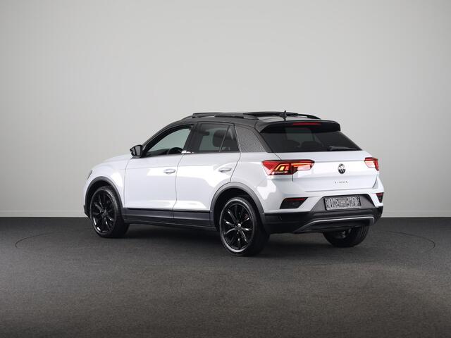 Volkswagen T-Roc 1.5 TSI Sport 150 pk Automaat (DSG) | Navigatie via App | Panoramadak | Parkeersensoren | Black Style pakket | Stoelverwarming |
