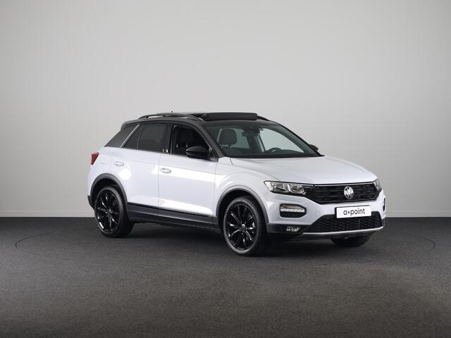 Volkswagen T-Roc 1.5 TSI Sport 150 pk Automaat (DSG) | Navigatie via App | Panoramadak | Parkeersensoren | Black Style pakket | Stoelverwarming |
