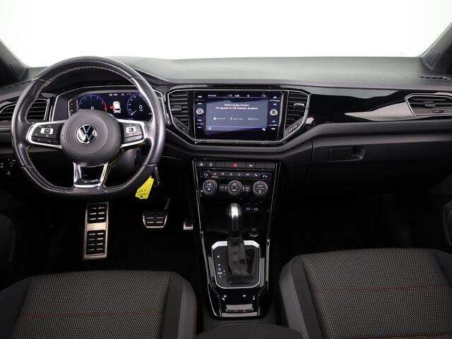 Volkswagen T-Roc 1.5 TSI Sport 150 pk Automaat (DSG) | Navigatie via App | Panoramadak | Parkeersensoren | Black Style pakket | Stoelverwarming |