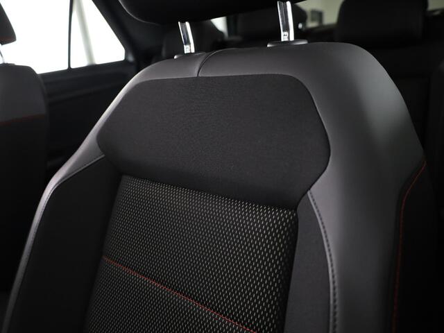 Volkswagen T-Roc 1.5 TSI Sport 150 pk Automaat (DSG) | Navigatie via App | Panoramadak | Parkeersensoren | Black Style pakket | Stoelverwarming |