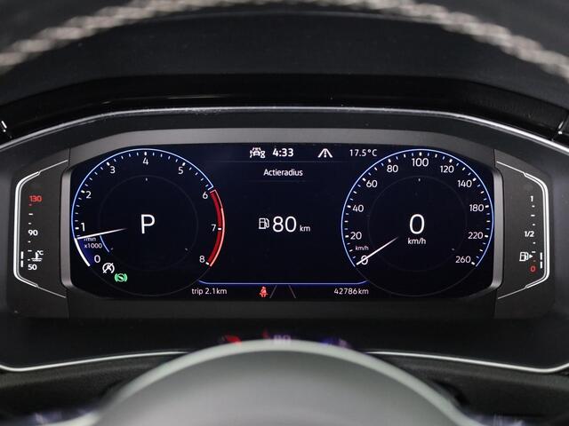 Volkswagen T-Roc 1.5 TSI Sport 150 pk Automaat (DSG) | Navigatie via App | Panoramadak | Parkeersensoren | Black Style pakket | Stoelverwarming |