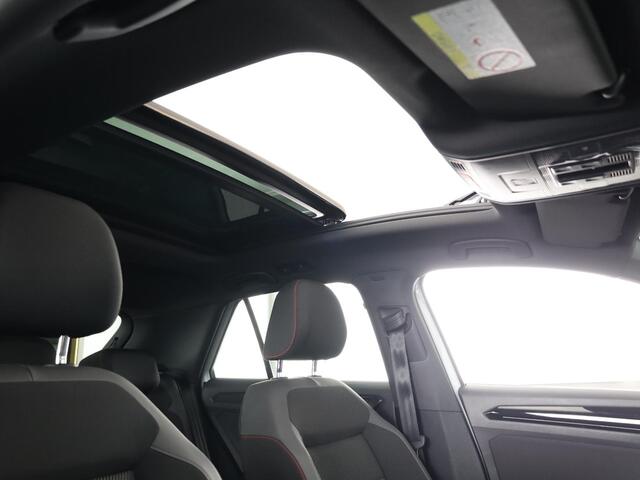 Volkswagen T-Roc 1.5 TSI Sport 150 pk Automaat (DSG) | Navigatie via App | Panoramadak | Parkeersensoren | Black Style pakket | Stoelverwarming |