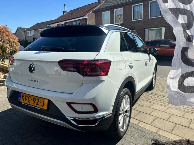 Volkswagen T-Roc 1.5 TSI LIFE BNS facelift model AUTOMAAT