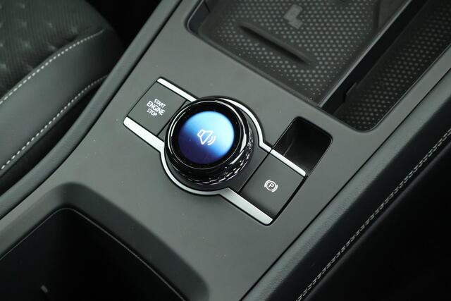 Volkswagen T-Roc 1.5 eTsi 150pk DSG R-Line First Edition Trekhaak Camera Keyless Stoelverwarming Virtual Cockpit Carplay