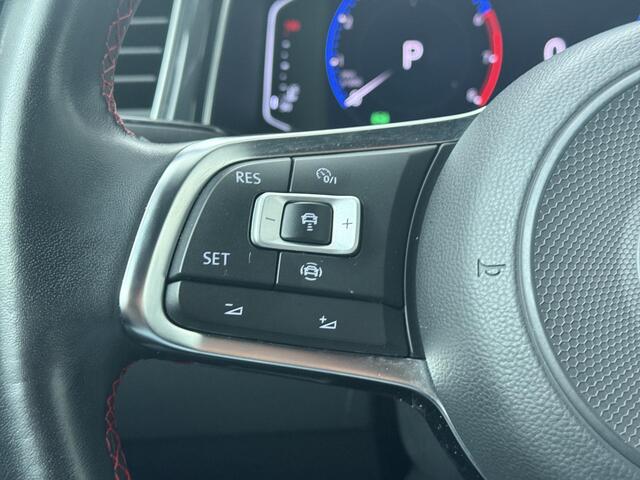 Volkswagen T-Roc 1.5 TSI Sport Business R | 150 PK | Automaat | Achteruitcamera | Navigatiesysteem | R-Line |