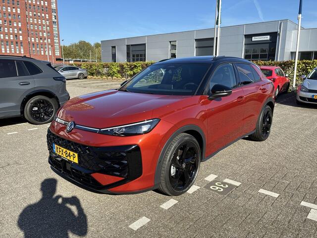 Volkswagen T-Roc 1.5 eTSI R-Line First Edition (360° Camera, Schuif-kanteldak, Elektrische achterklep, etc.)