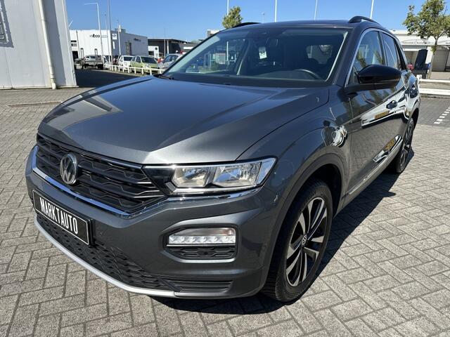 Volkswagen T-Roc 1.5 TSI IQ Drive Panorama Carplay Trekhaak