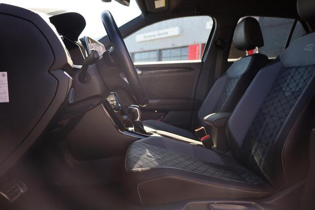 Volkswagen T-Roc 1.5 TSI R-Line Afneembare trekhaak Digital cockpit, R-Line in- en exterieur, achteruitrijcamera, navigatie, spiegel pakket, park assist, light assist, LED plus, adaptieve cruise control (acc), licht & regensensor, climatronic, draadloos Apple Carplay / An