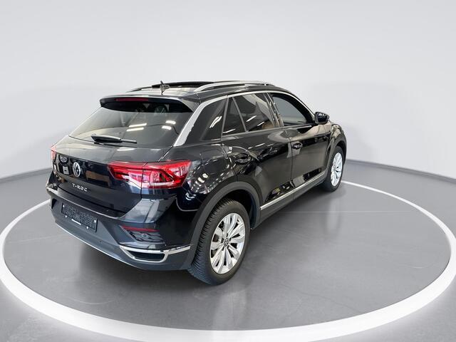 Volkswagen T-Roc 1.5 TSI 150pk DSG Sport · Panoramadak · Apple/Android Car Play · Stoelverwarming · Alarm · Keyless · 17'' Inch ·