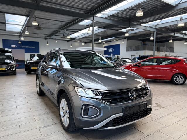 Volkswagen T-Roc 1.5 TSI Life Edition | AUTOMAAT | Adapt. Cruise | Clima | Camera | LED | Apple carplay // Android auto | Fabrieksgarantie t/m 03-2029 |