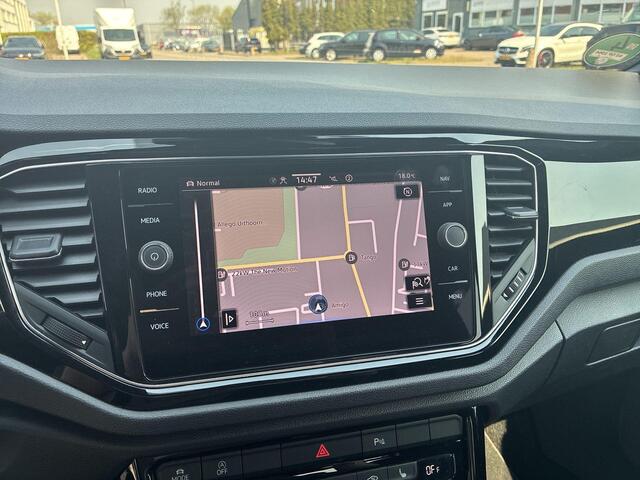 Volkswagen T-Roc 1.5 TSI 150pk DSG Sport · Apple/Android Car Play · Camera · Keyless · Navigatie · Stoelverwarming · 19'' Inch ·