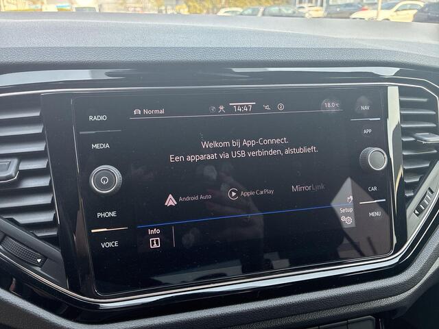 Volkswagen T-Roc 1.5 TSI 150pk DSG Sport · Apple/Android Car Play · Camera · Keyless · Navigatie · Stoelverwarming · 19'' Inch ·