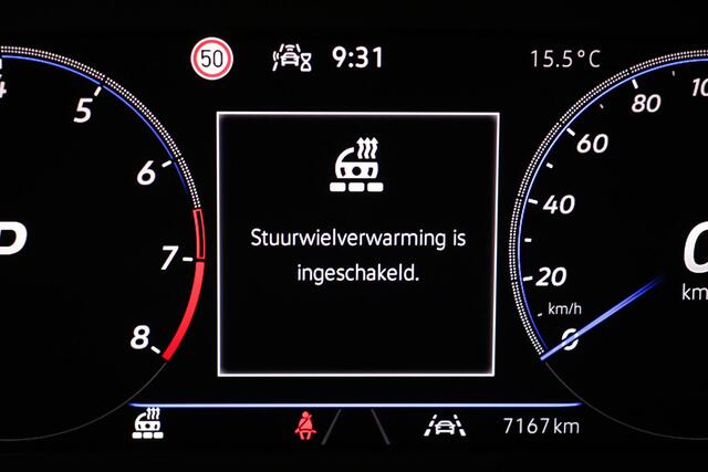 Volkswagen T-Roc 1.5 TSI R-Line Edition | IQ LIGHT | STUURVERWARMING | DRAADLOZE LADER | CAMERA | 18"