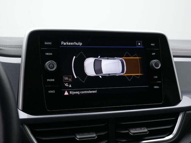Volkswagen T-Roc 1.5 TSI 150 pk DSG Style | Trekhaak | Stoelverwarming | Navigatie | Massage