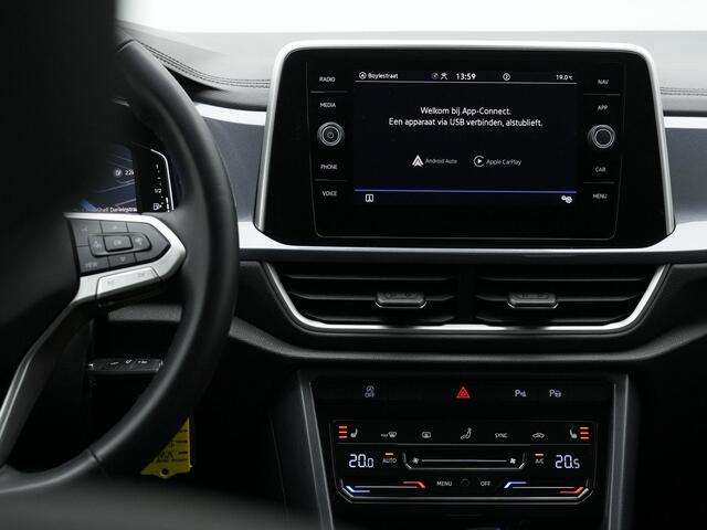 Volkswagen T-Roc 1.5 TSI 150 pk DSG Style | Trekhaak | Stuur-/stoelverwarming | Adaptive Cruise | Navigatie | Parkeersensoren voor/achter
