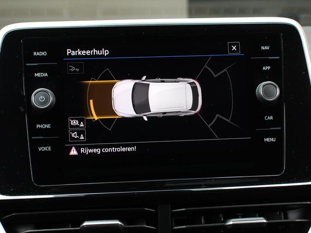 Volkswagen T-Roc 1.5 TSI 150pk DSG R-Line Navigatie Apple Carplay/Android Auto Parkeersensoren Camera Adaptive Cruise Control Elektrische achterklep Stoel- en stuurverwarming Climate Control Ledverlichting Virtual Cockpit