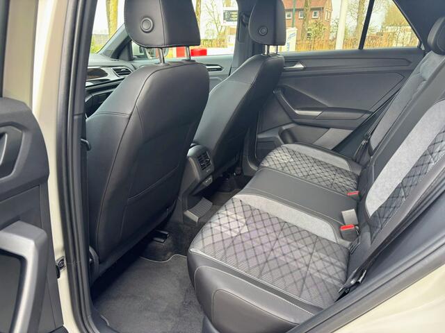 Volkswagen T-Roc 1.5 TSI R-Line Business+ IQ LIGHT | CAMERA | BLIND SPOT | ACC | STOEL- EN STUURVERWARMING