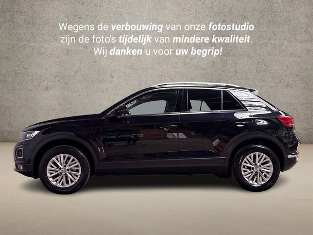 Volkswagen T-Roc 1.0 TSI Sport (PANORAMADAK, VIRTUAL COCKPIT, APPLE CARPLAY, GROOT NAVI, LED KOPLAMPEN, SPORTSTOELEN, ADAPTIVE CRUISE, PARKEERSENSOREN, NIEUWE APK, NIEUWSTAAT)