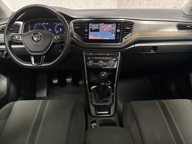 Volkswagen T-Roc 1.0 TSI Sport (PANORAMADAK, VIRTUAL COCKPIT, APPLE CARPLAY, GROOT NAVI, LED KOPLAMPEN, SPORTSTOELEN, ADAPTIVE CRUISE, PARKEERSENSOREN, NIEUWE APK, NIEUWSTAAT)