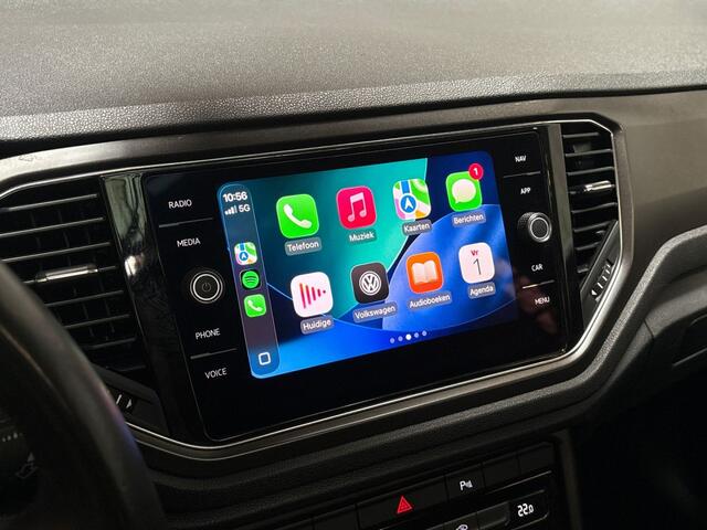 Volkswagen T-Roc 1.0 TSI Sport (PANORAMADAK, VIRTUAL COCKPIT, APPLE CARPLAY, GROOT NAVI, LED KOPLAMPEN, SPORTSTOELEN, ADAPTIVE CRUISE, PARKEERSENSOREN, NIEUWE APK, NIEUWSTAAT)
