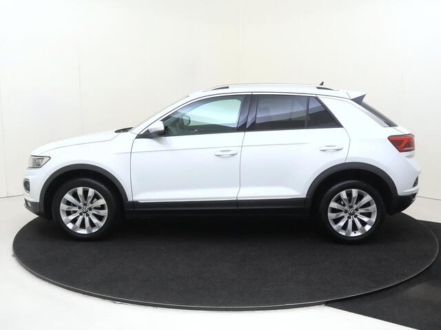 Volkswagen T-Roc 1.5 TSI Sport | Adaptieve cruise control | Dodehoek detectie | Keyless | Achteruitrijcamera | Navigatie | Digital cockpit Pro | Elektrische achterklep |
