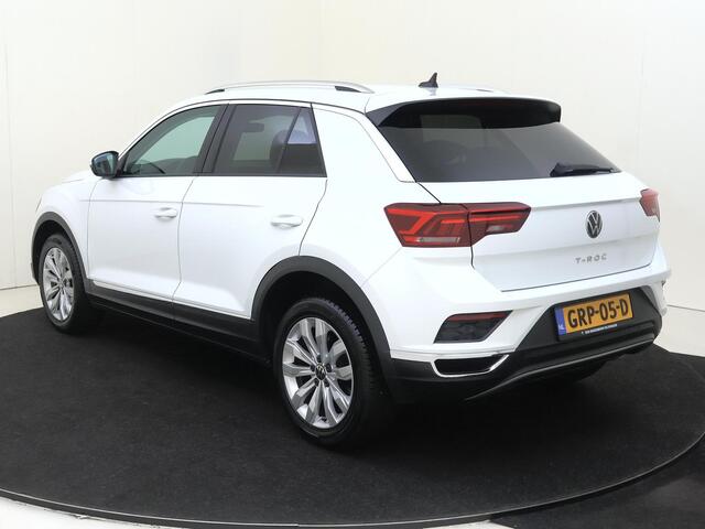 Volkswagen T-Roc 1.5 TSI Sport | Adaptieve cruise control | Dodehoek detectie | Keyless | Achteruitrijcamera | Navigatie | Digital cockpit Pro | Elektrische achterklep |