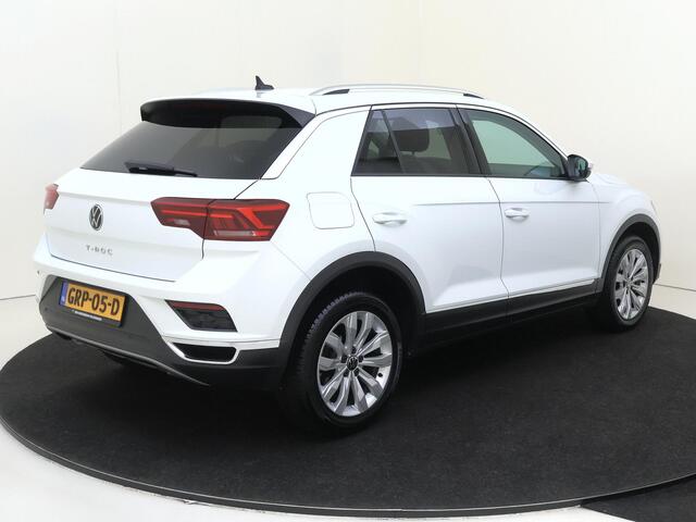 Volkswagen T-Roc 1.5 TSI Sport | Adaptieve cruise control | Dodehoek detectie | Keyless | Achteruitrijcamera | Navigatie | Digital cockpit Pro | Elektrische achterklep |