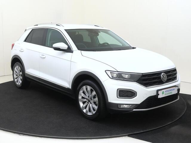 Volkswagen T-Roc 1.5 TSI Sport | Adaptieve cruise control | Dodehoek detectie | Keyless | Achteruitrijcamera | Navigatie | Digital cockpit Pro | Elektrische achterklep |