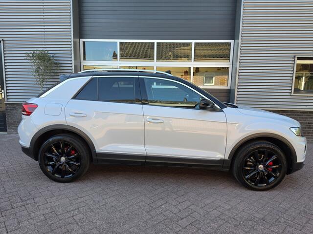 Volkswagen T-Roc | Pano dak | Carplay | Trekha 1.5 TSI Sport BnsR