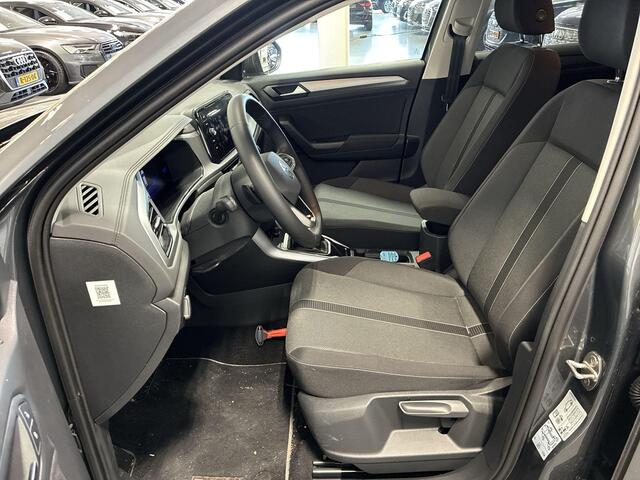 Volkswagen T-Roc 1.5 TSI 150pk DSG Life Edition · Camera · Trekhaak · Navigatie · Apple/Android Car Play · 17'' Inch · Garantie t/m 15-08-2028 of 100.000km