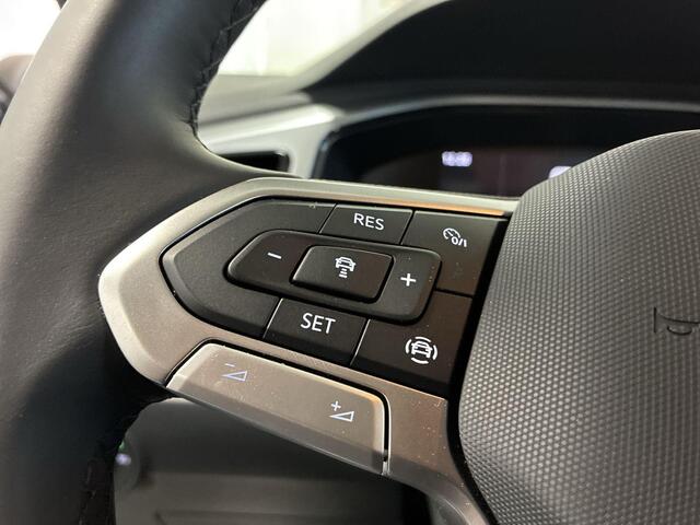 Volkswagen T-Roc 1.5 TSI 150pk DSG Life Edition · Camera · Trekhaak · Navigatie · Apple/Android Car Play · 17'' Inch · Garantie t/m 15-08-2028 of 100.000km