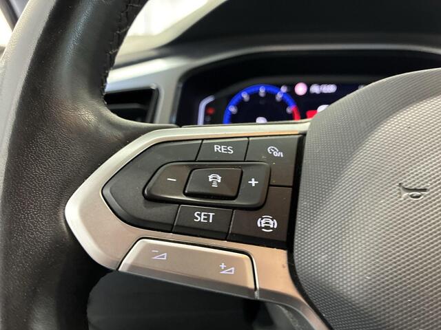 Volkswagen T-Roc 1.5 TSI 150pk DSG Life 75 Edition · Camera · Apple/Android Car Play · Trekhaak · Navigatie · P-Sensoren · Park Assist · 17'' Inch ·