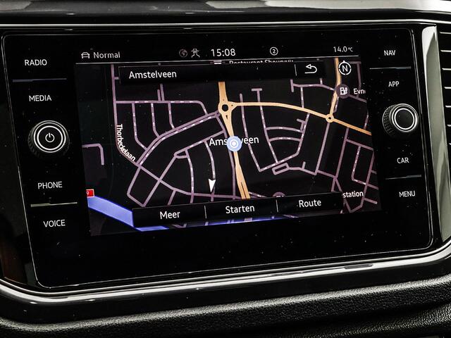 Volkswagen T-Roc 1.5 TSI 150pk DSG R-Line · Panoramadak · Camera · Navigatie · Stoelverwarming · 18'' Inch ·