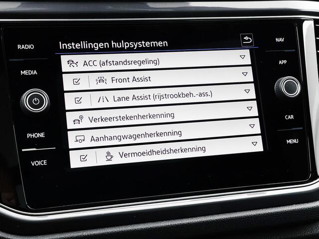 Volkswagen T-Roc 1.5 TSI 150pk DSG R-Line · Panoramadak · Camera · Navigatie · Stoelverwarming · 18'' Inch ·
