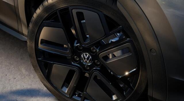 Volkswagen T-Roc 1.5 eTsi 150PK DSG R-Line First Edition / Resterende Fabrieksgarantie t/m 21-01 2030 / Black Style / Panoramadak / 19'' LMV / VW