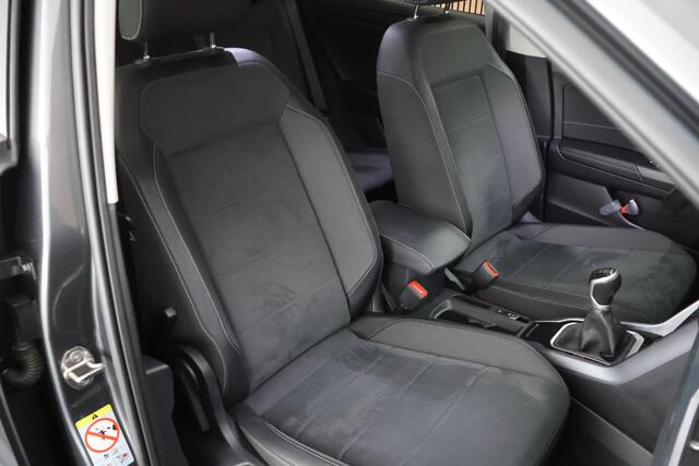 Volkswagen T-Roc 1.0 TSI 110pk Style Trekhaak LED Virtual Cockpit Navigatie