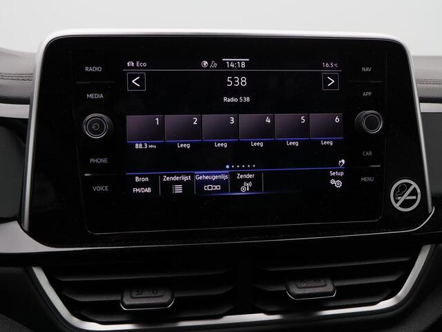 Volkswagen T-Roc 1.5 TSi 150 Pk Automaat R-Line | Trekhaak | Stoelverwarming | Camera | Climatronic | Adaptive cruise | Carplay | Navigatie | 17 Inch | 16.410 Km !!