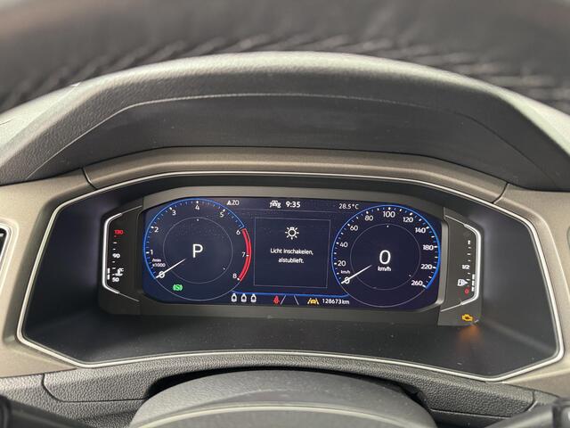 Volkswagen T-Roc 1.5 TSI Style Business | Panoramadak | Navigatie | Climate Control | Elektrische Achterklep |