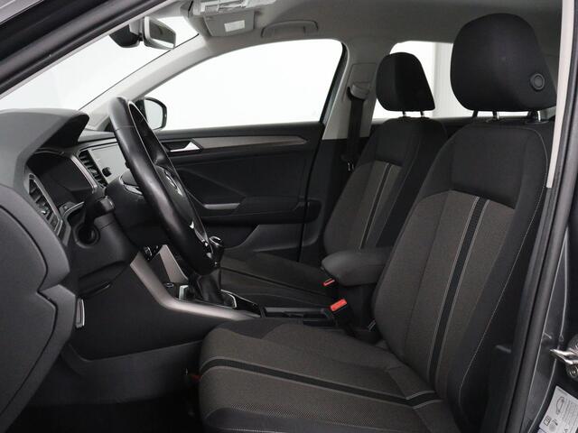 Volkswagen T-Roc 1.5 TSI Style | Trekhaak | Carplay | Adaptive cruise | Navigatie | Climate control | Parkeerhulp | Bluetooth