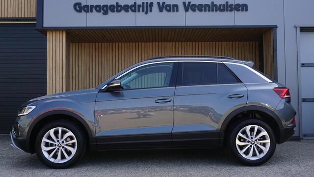 Volkswagen T-Roc 1.5 TSI 150pk DSG Life Business *Facelift* Virtual App-Connect 17inch LM Stoelverwarming *Zeer Nette T-Roc* 45226km!