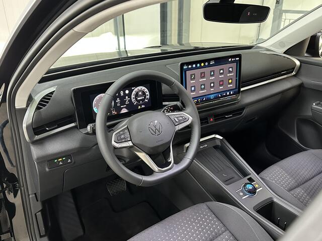 Volkswagen T-Roc 1.5 eTsi 150 pk Life First Edition | Comfort | Camera | Trekhaak |