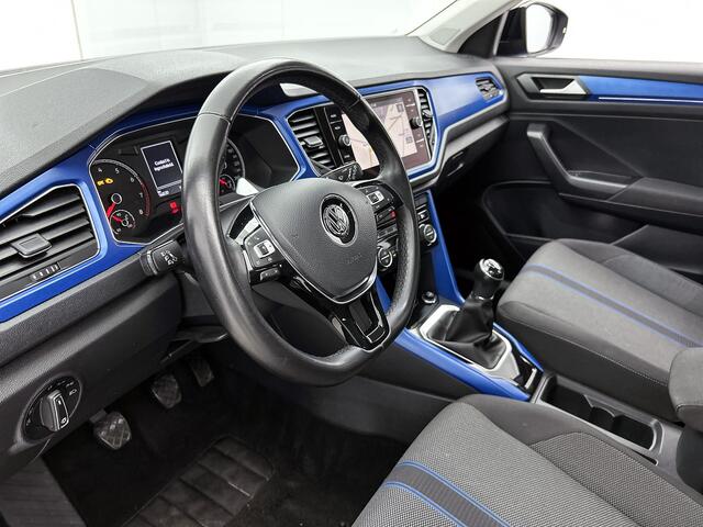 Volkswagen T-Roc 1.0 TSI Style Bus. R-line Stoelverwarming, ACC,